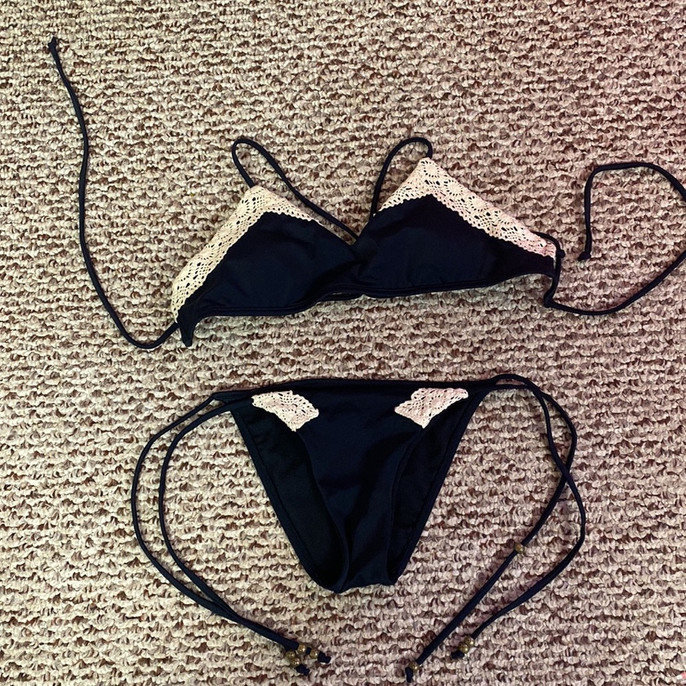 Bikini - Picture 10 of 11
